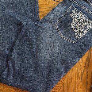 Modern Fit Ladies size 16 Jeans design on back pockets‎